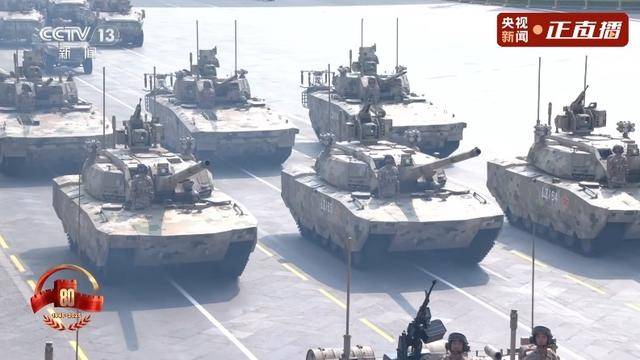 新坦克亮相九三閱兵，拋棄“甲彈對抗”，“信火一體”才是未來？