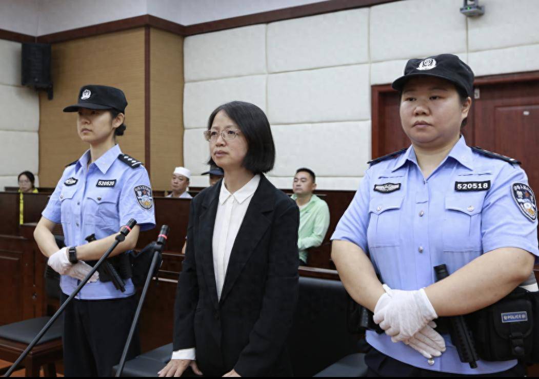 女廳官當(dāng)場認(rèn)罪！對省委原書記妻子唯命是從，花850萬裝修別墅